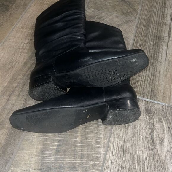 Vintage Croft & Barrow black leather scrunch square toe boots. - Picture 5 of 6